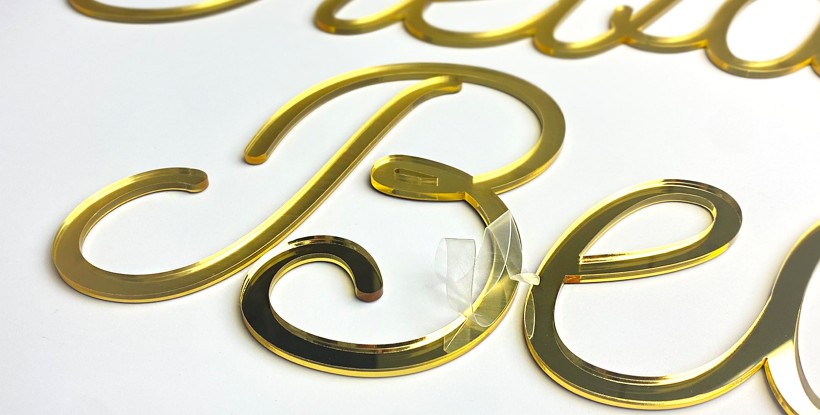 Letras doradas espejo