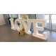 Riesige LOVE-Buchstaben mit Licht