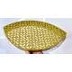 Perforiertes Arabesken-Design mit goldfarbenem Finish