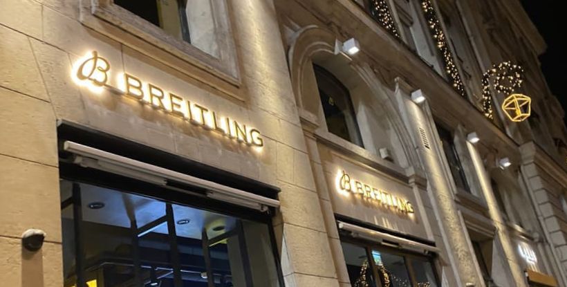 leuchtende Buchstaben städtisches Erbe