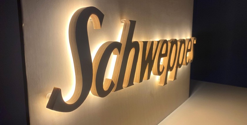 Innenraumgestaltung mit Leuchtzeichen und 3D Buchstaben