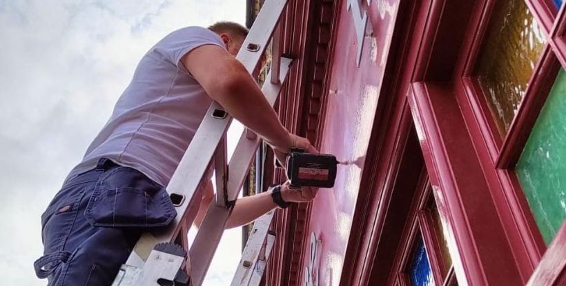 Beschilderung langlebig machen